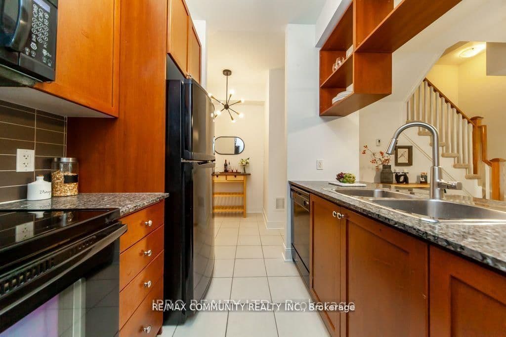 315 Village Green Square Street, Unit TH51 thumbnail 14