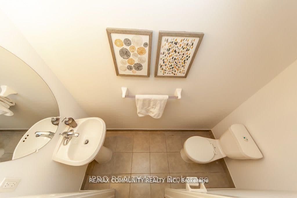 315 Village Green Square Street, Unit TH51 thumbnail 16
