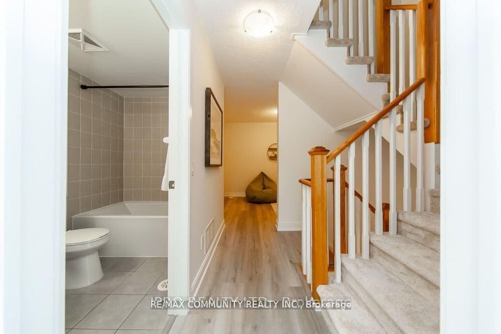 315 Village Green Square Street, Unit TH51 thumbnail 17