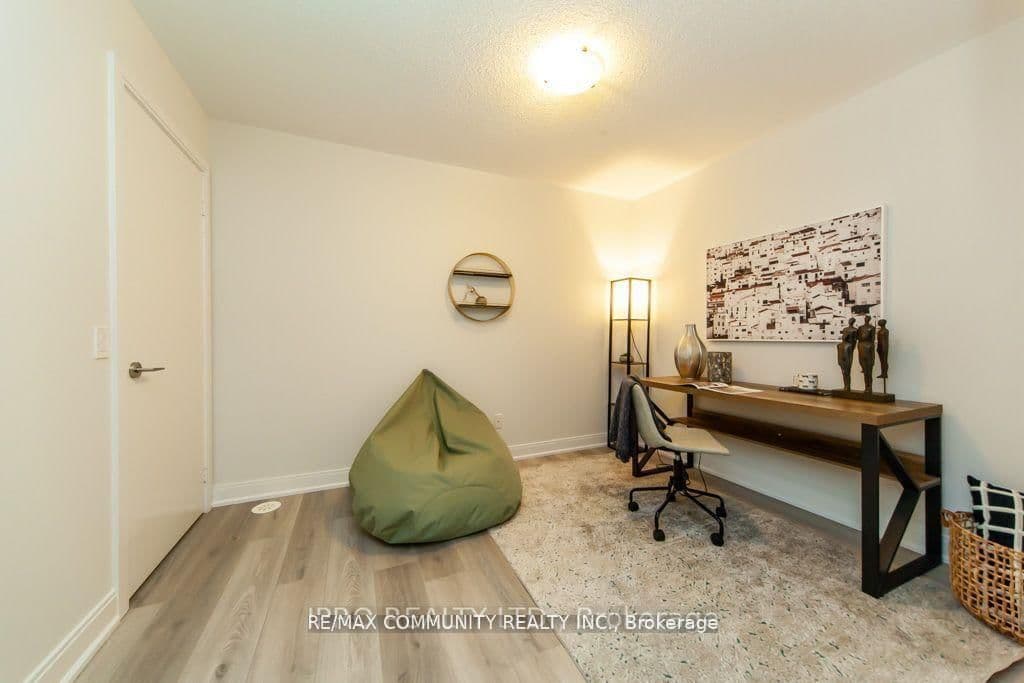 315 Village Green Square Street, Unit TH51 thumbnail 18