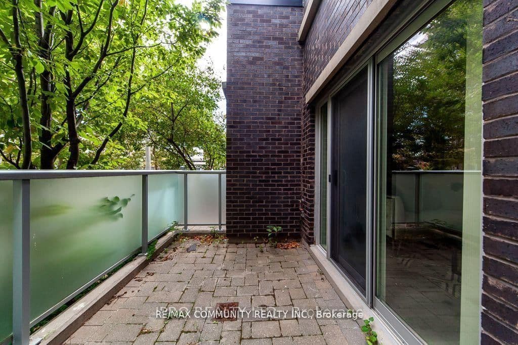 315 Village Green Square Street, Unit TH51 thumbnail 2