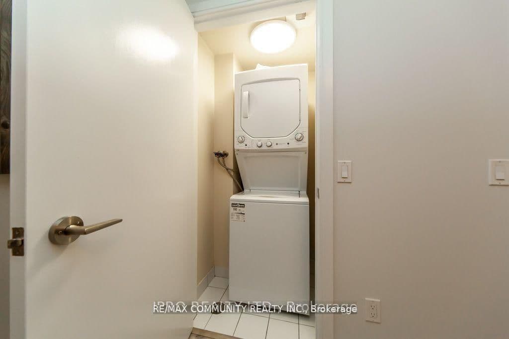 315 Village Green Square Street, Unit TH51 thumbnail 21