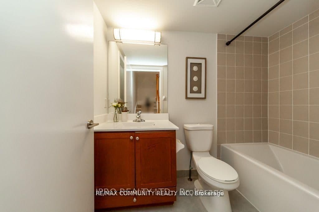 315 Village Green Square Street, Unit TH51 thumbnail 28