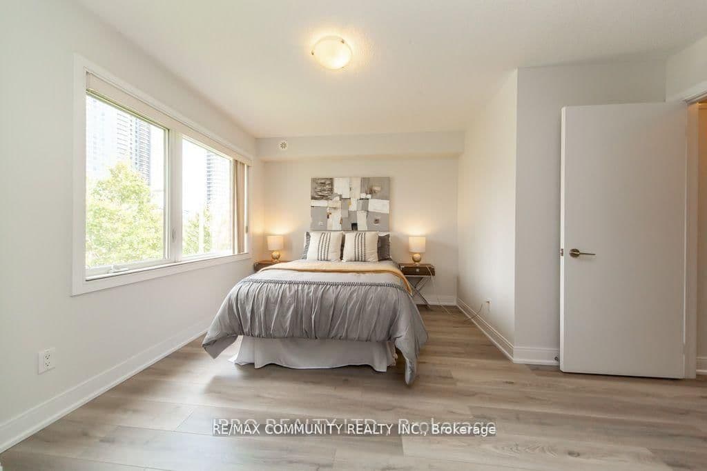 315 Village Green Square Street, Unit TH51 thumbnail 32