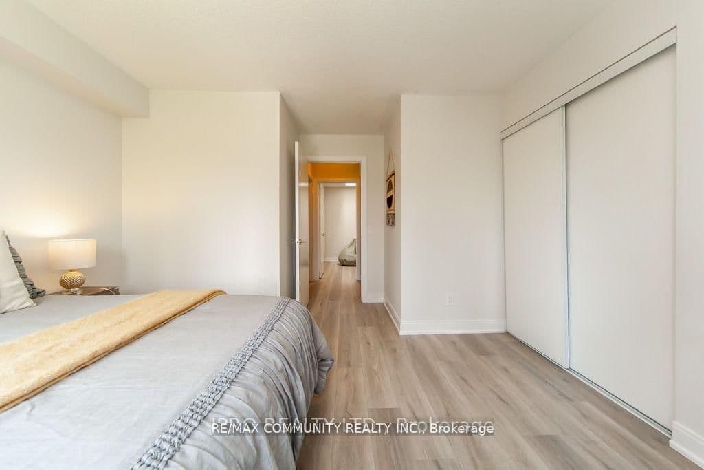 315 Village Green Square Street, Unit TH51 thumbnail 33