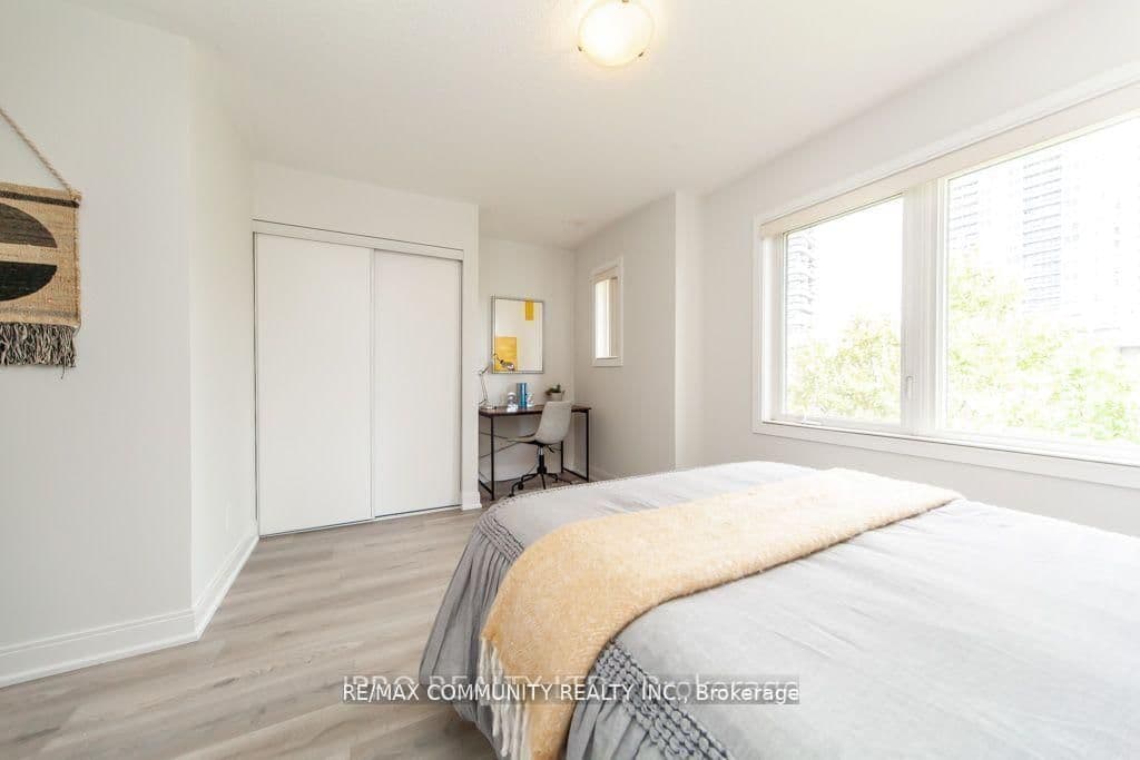 315 Village Green Square Street, Unit TH51 thumbnail 34