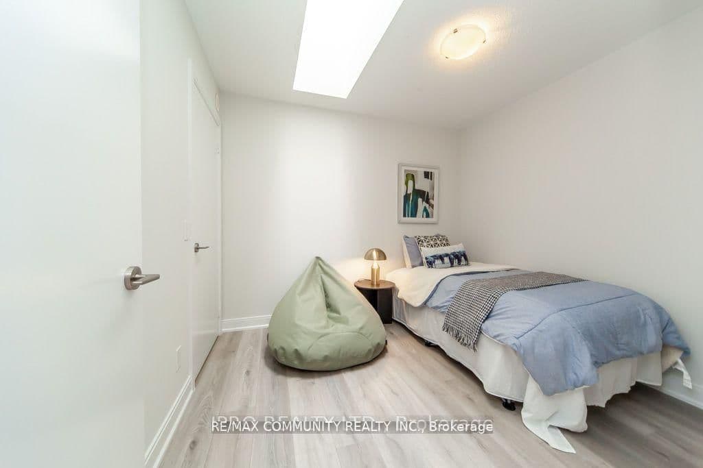 315 Village Green Square Street, Unit TH51 thumbnail 35