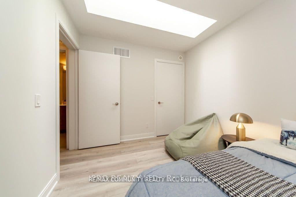 315 Village Green Square Street, Unit TH51 thumbnail 36
