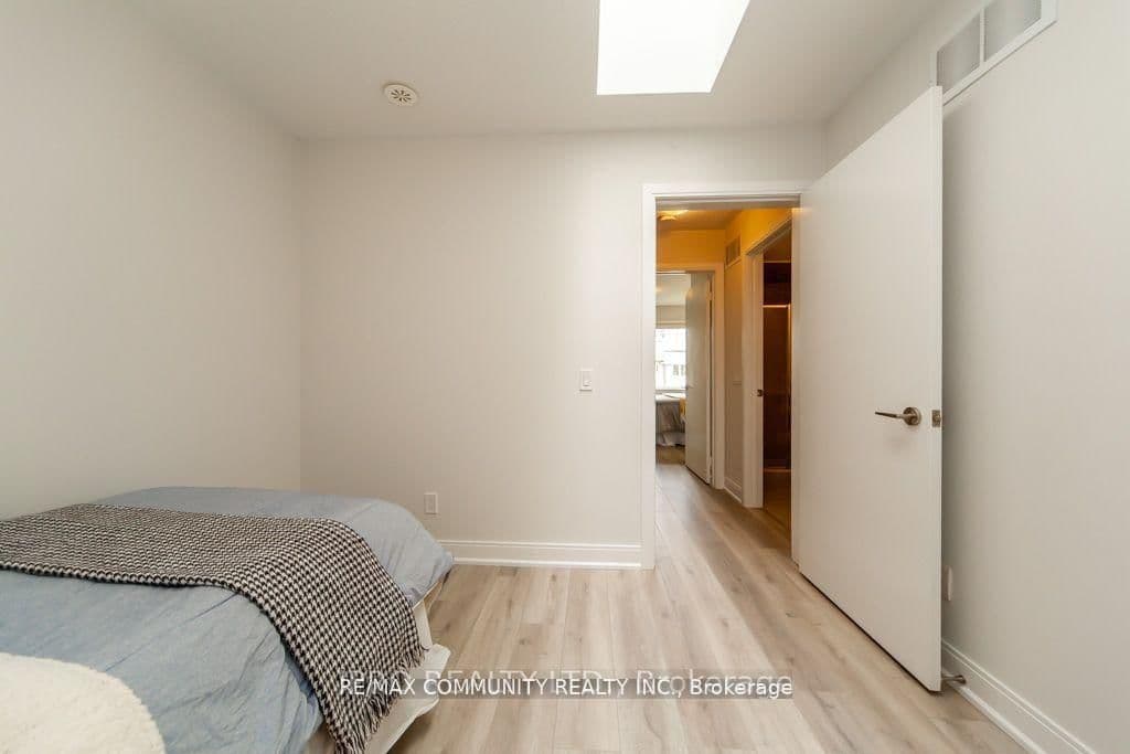 315 Village Green Square Street, Unit TH51 thumbnail 37