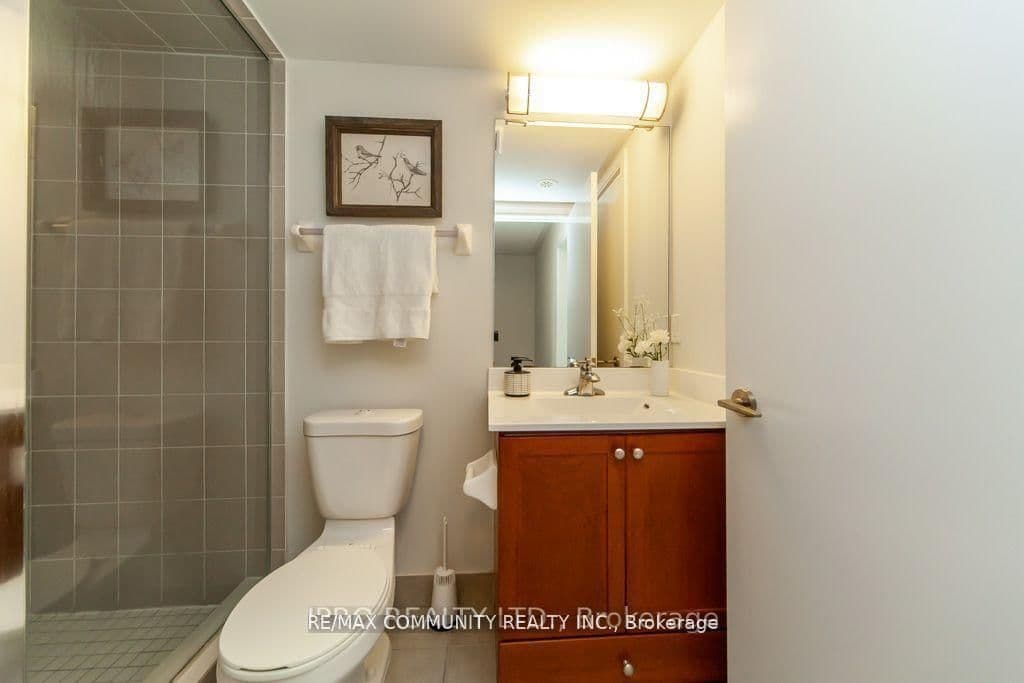 315 Village Green Square Street, Unit TH51 thumbnail 38