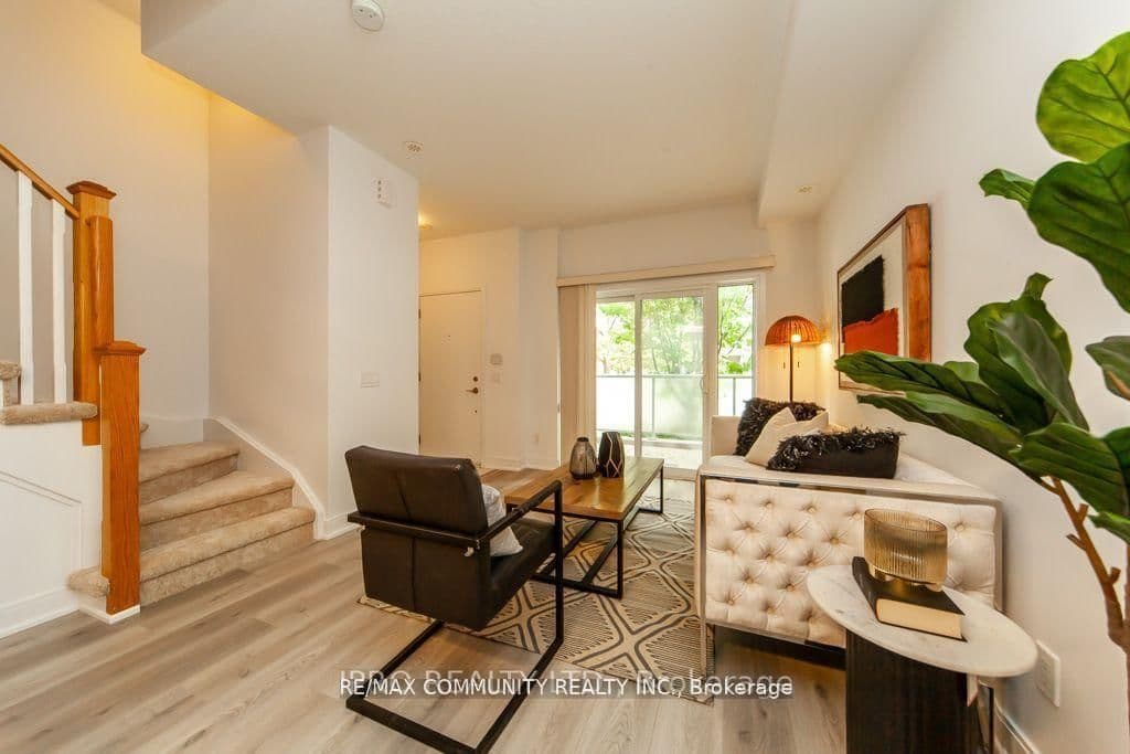 315 Village Green Square Street, Unit TH51 thumbnail 4