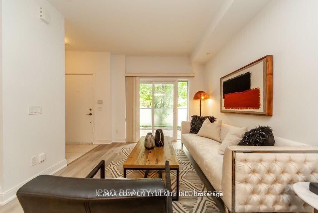 315 Village Green Square Street, Unit TH51 thumbnail 5
