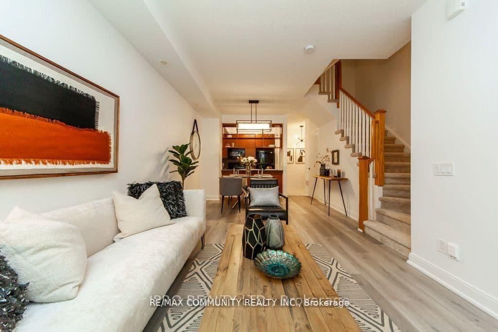 315 Village Green Square Street, Unit TH51 thumbnail 8