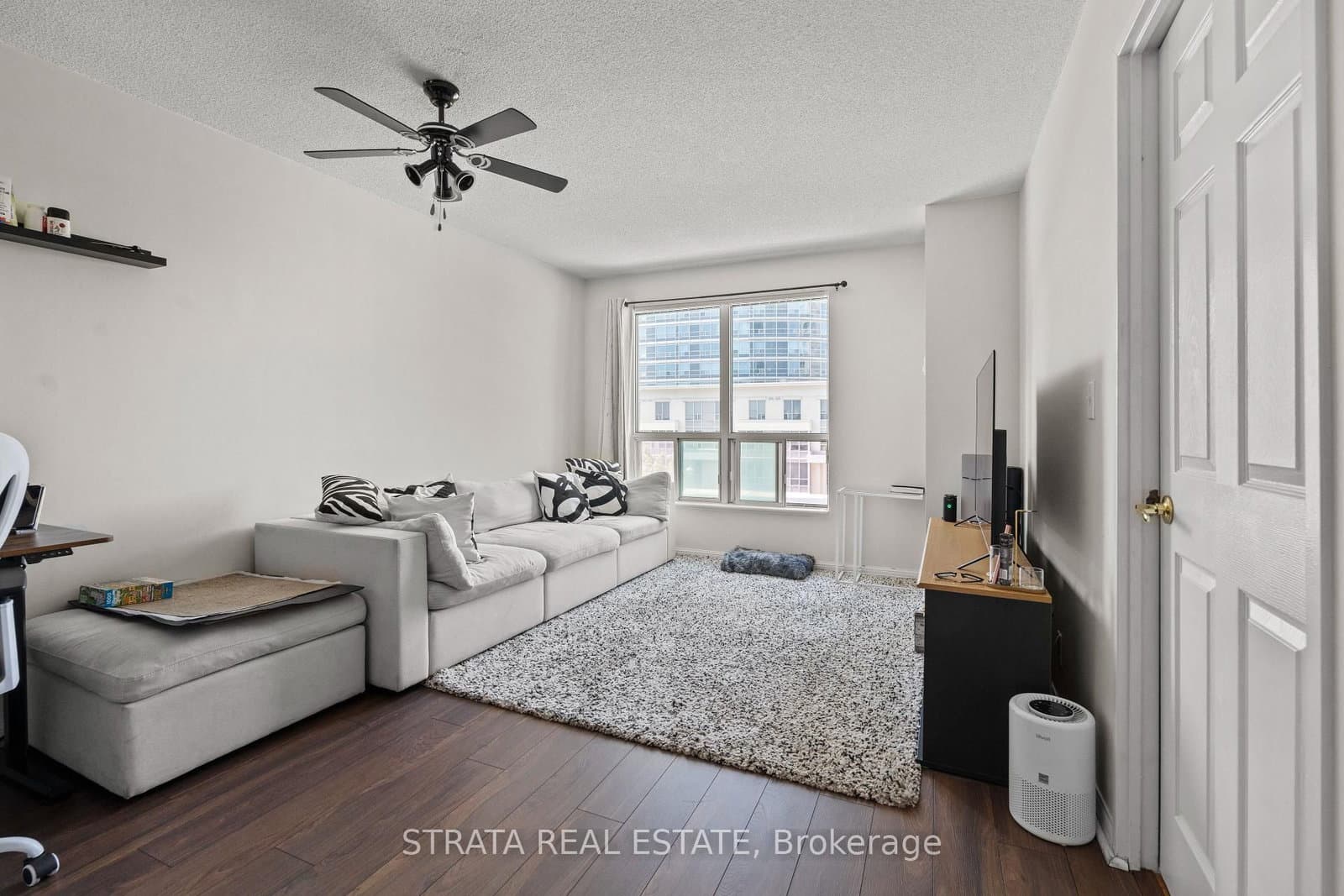 1 Lee Centre Drive, Unit 313 thumbnail 3
