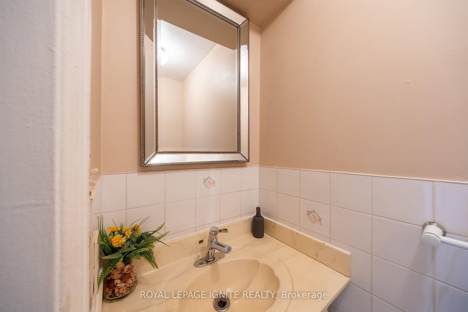 3694 Ellesmere Road thumbnail 4