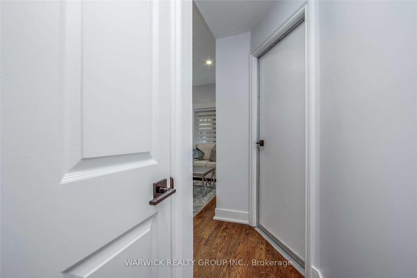 57 Bertmount Avenue, Unit Lower thumbnail 4