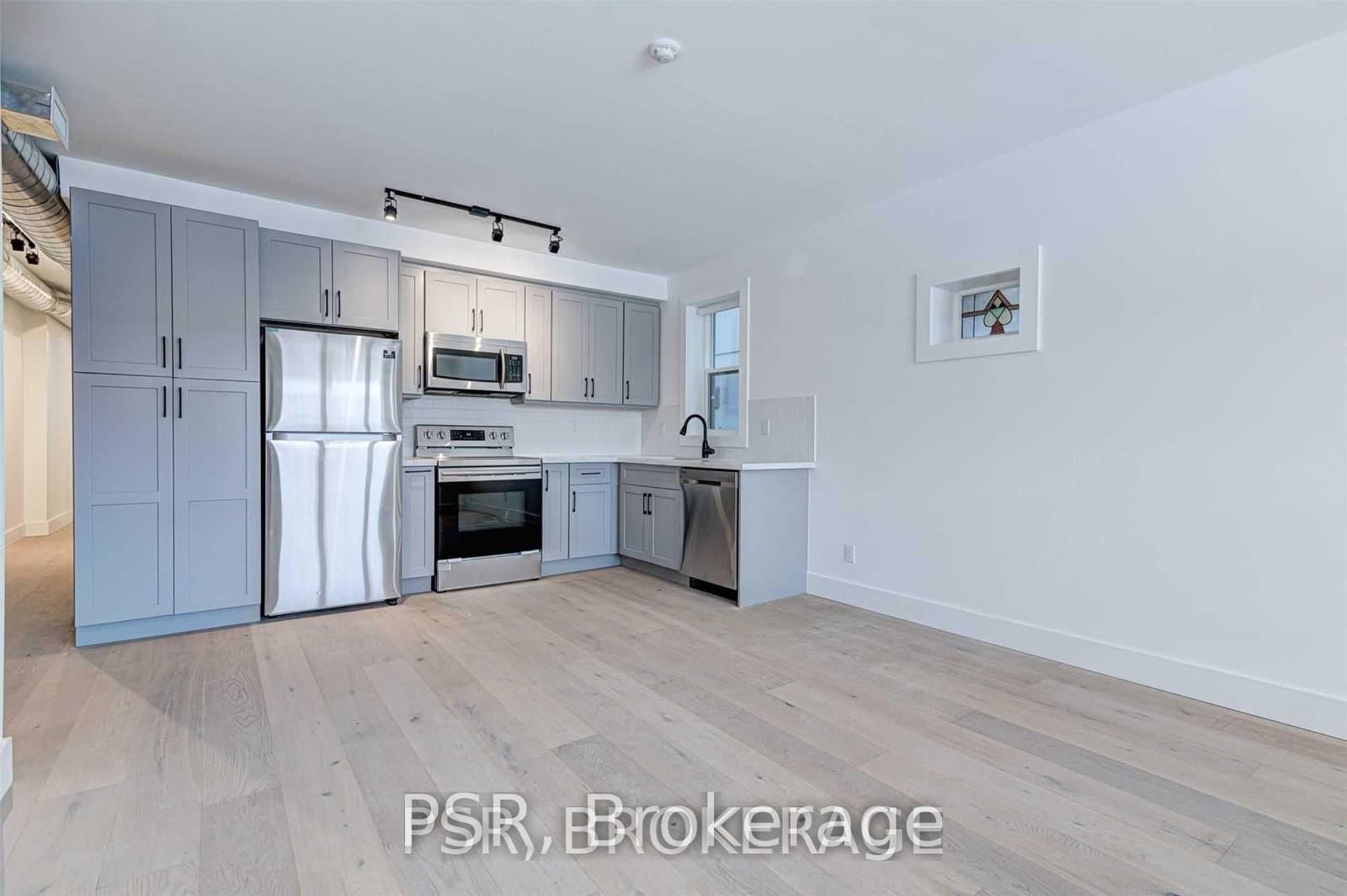 87 Hammersmith Avenue, Unit Main thumbnail 4