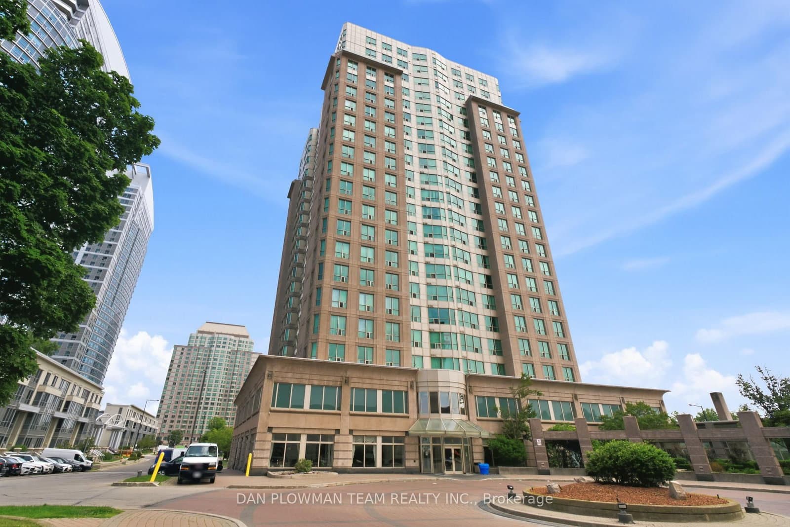 8 Lee Centre Drive, Unit 913 - Image 1