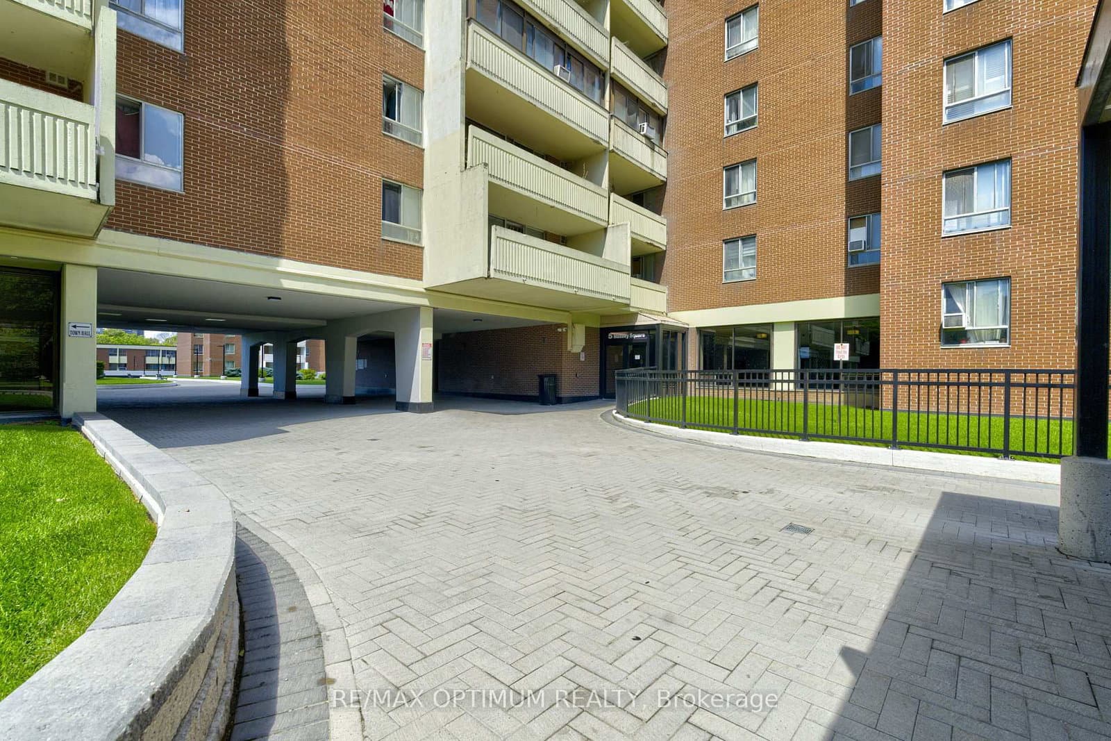 5 Massey Square, Unit 2110 thumbnail 4