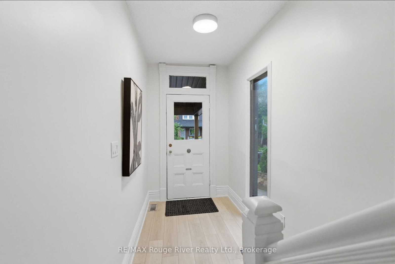 7 Heyworth Crescent thumbnail 2