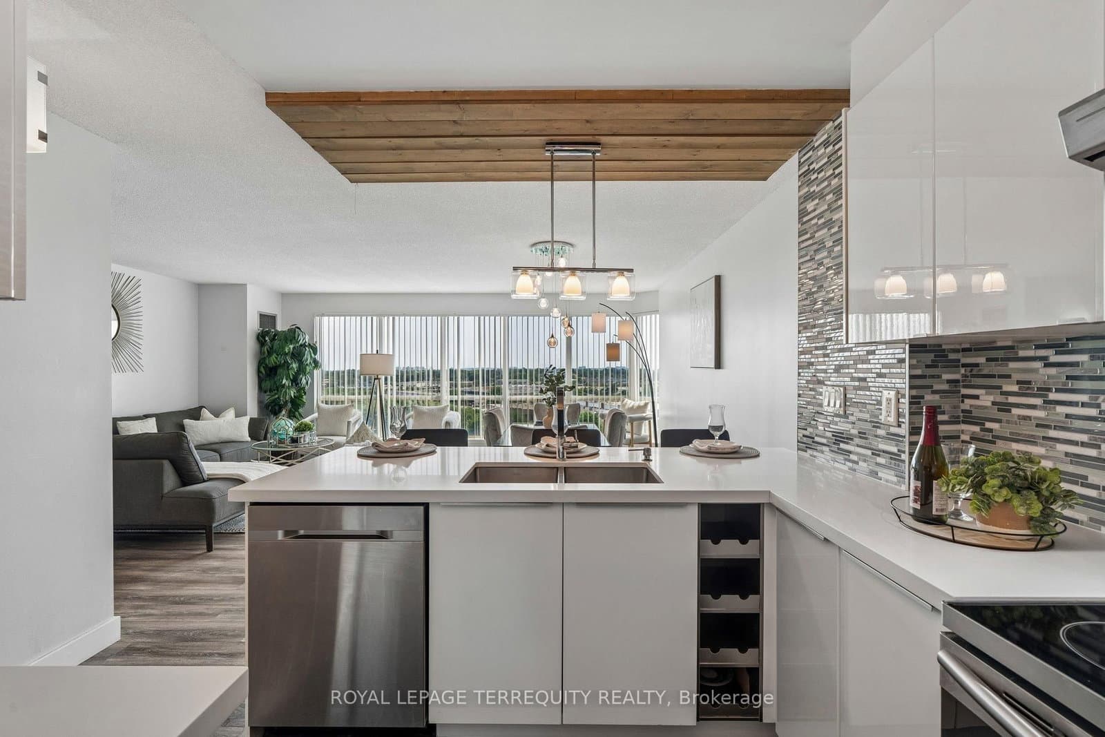 18 Lee Centre Drive, Unit 906 thumbnail 11