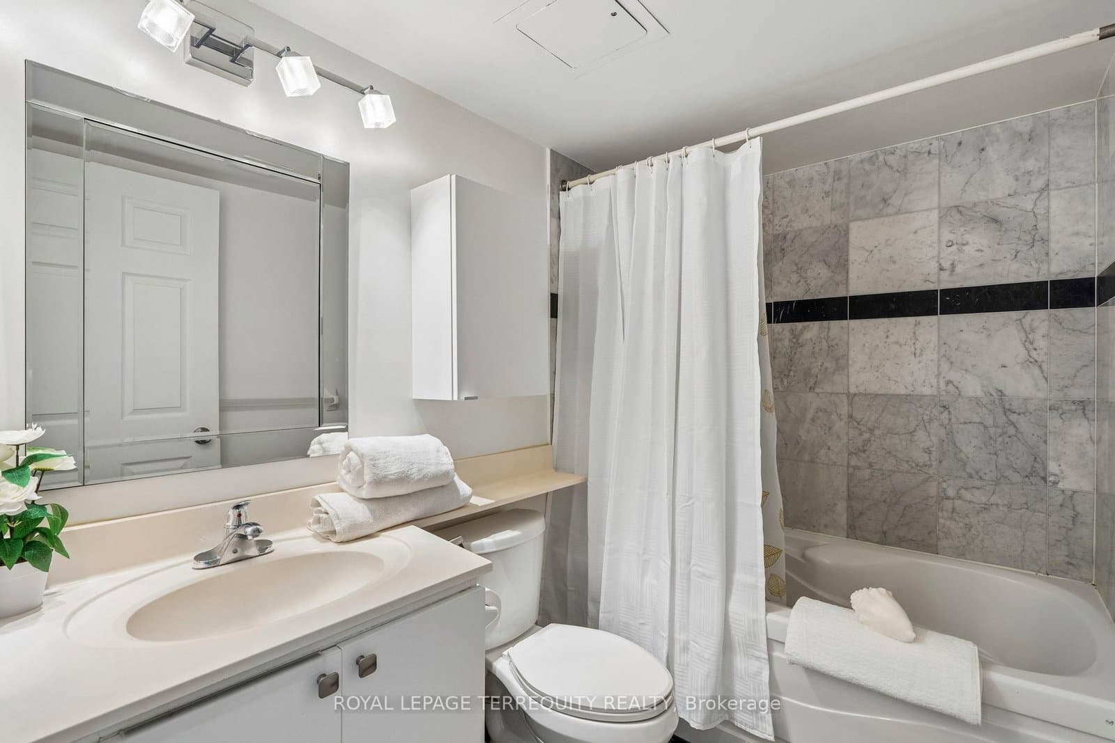 18 Lee Centre Drive, Unit 906 thumbnail 16
