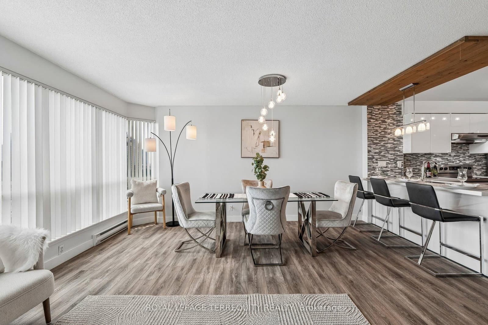 18 Lee Centre Drive, Unit 906 thumbnail 3