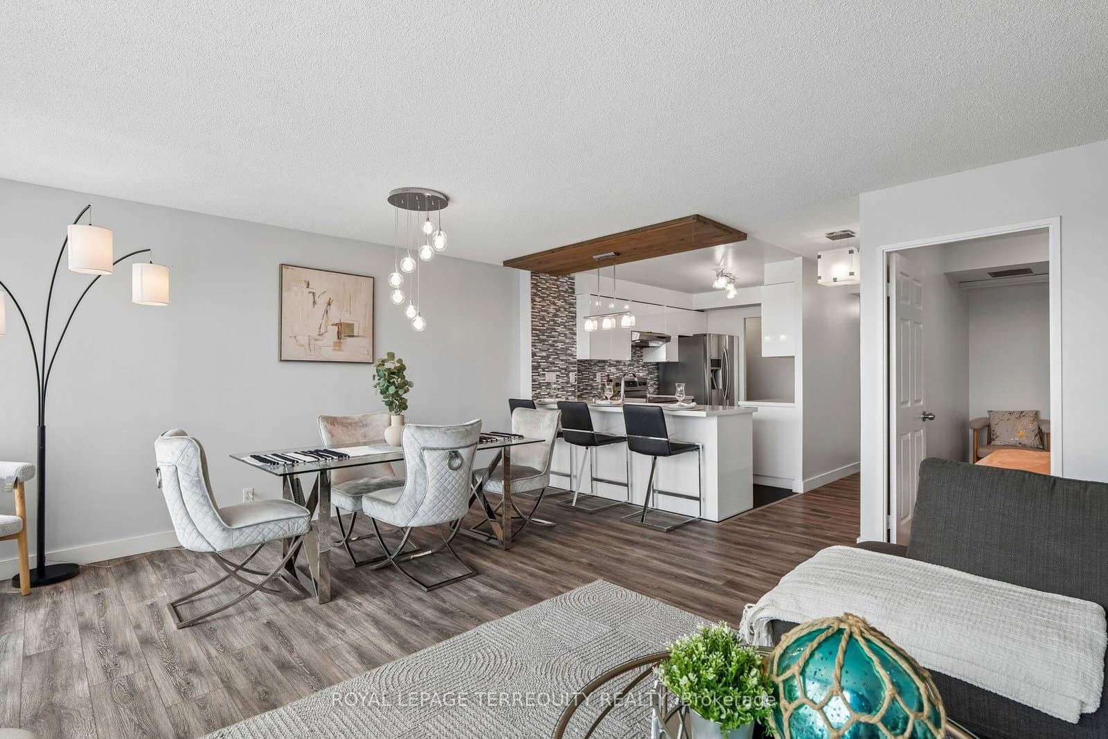 18 Lee Centre Drive, Unit 906 thumbnail 8