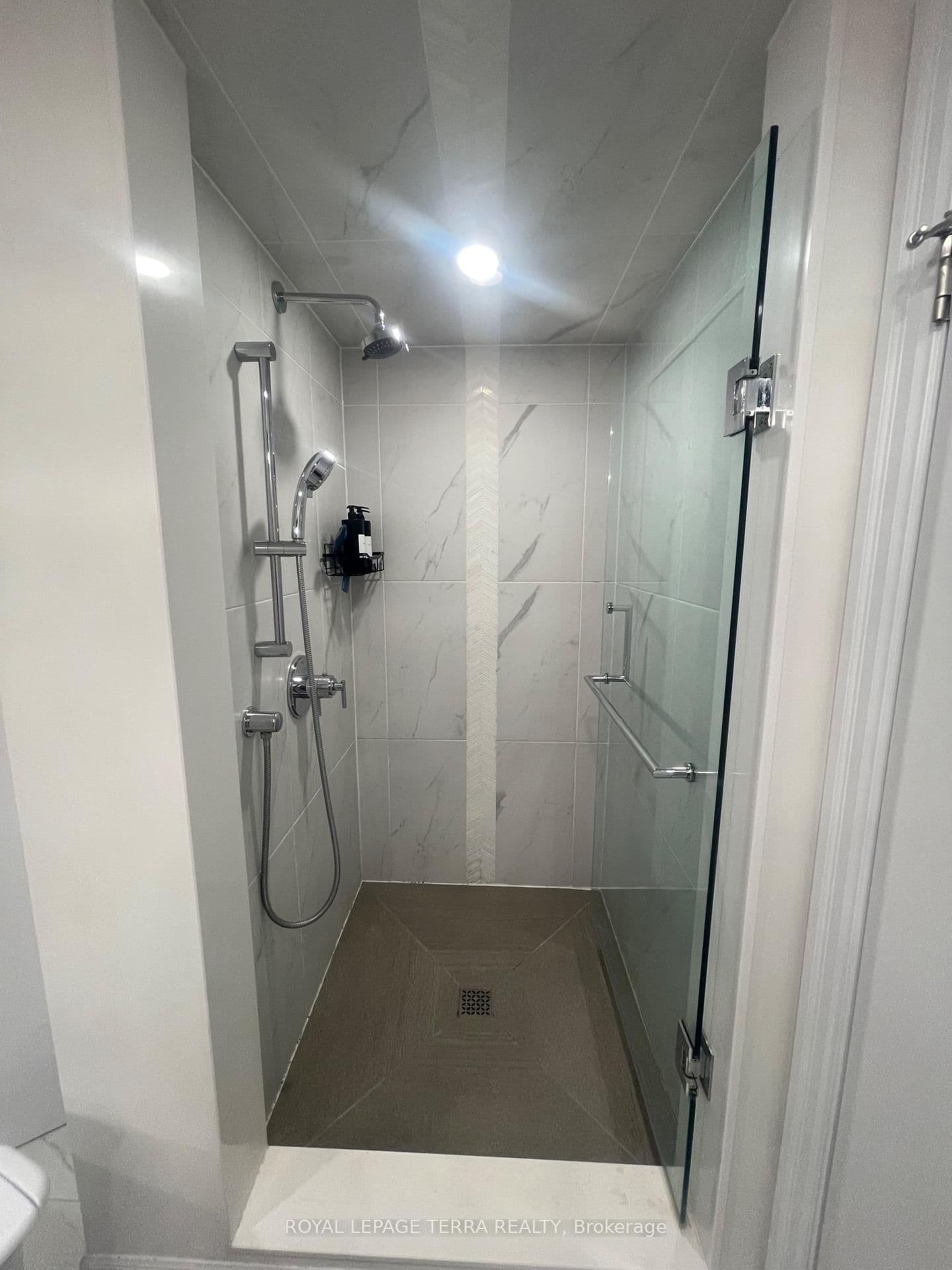 32 Slater Crescent, Unit Basement thumbnail 15