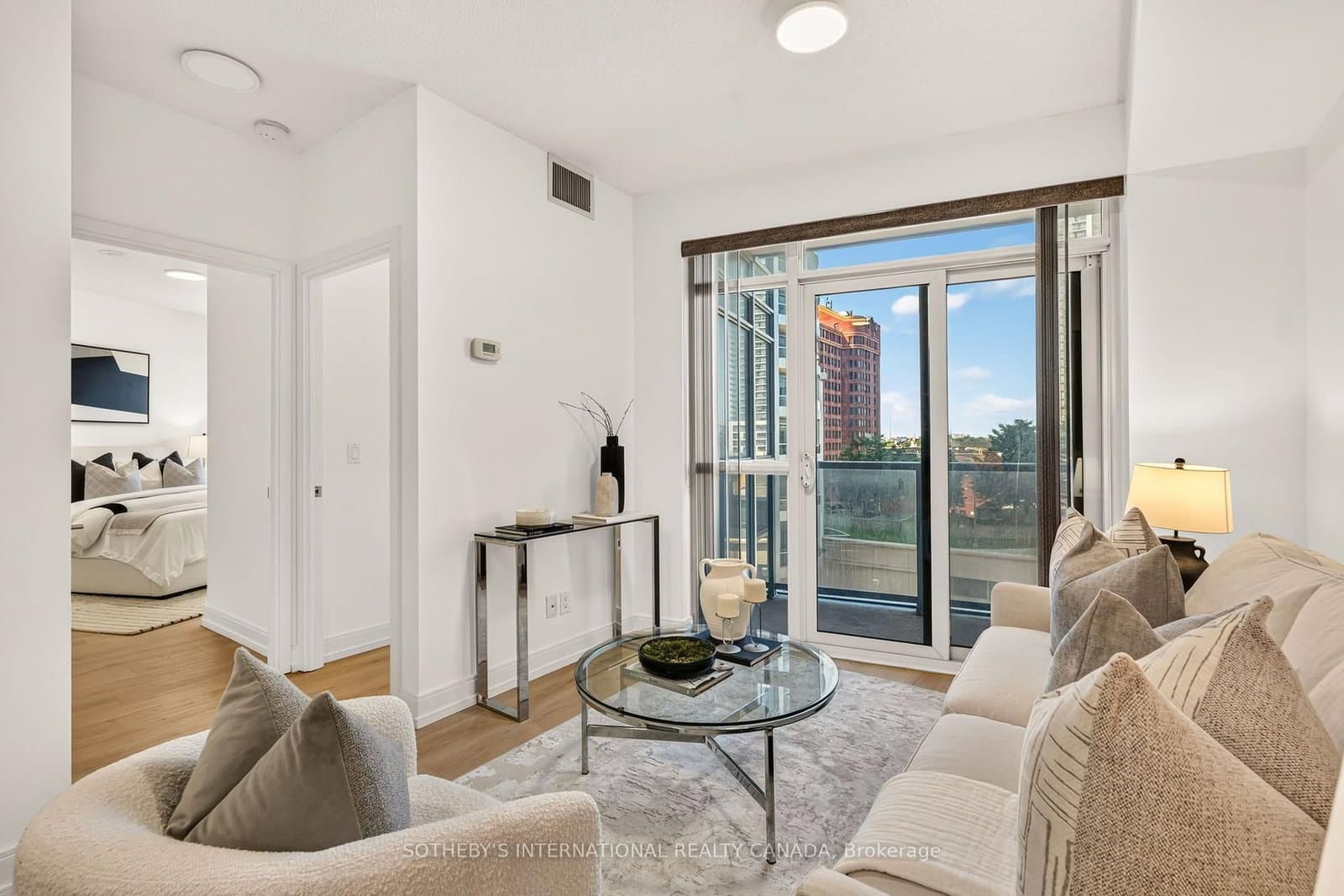 135 Village Green Square, Unit 519 thumbnail 10