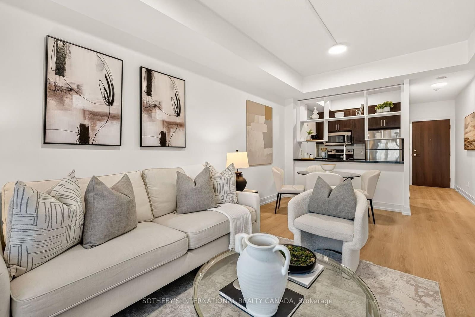 135 Village Green Square, Unit 519 thumbnail 12