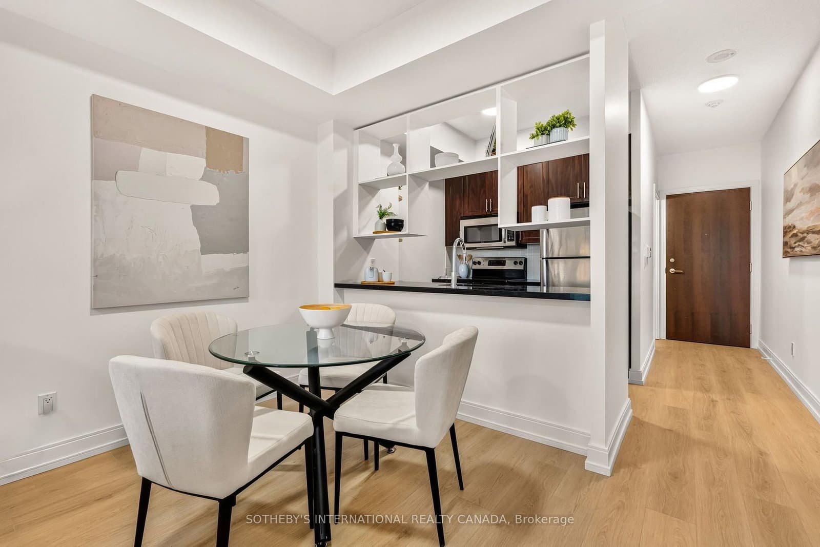 135 Village Green Square, Unit 519 thumbnail 13