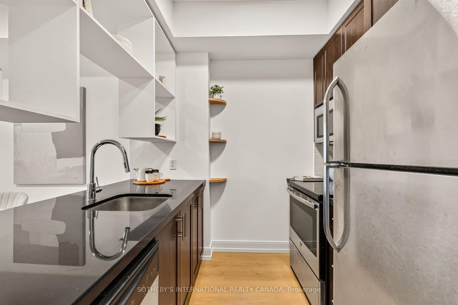 135 Village Green Square, Unit 519 thumbnail 15