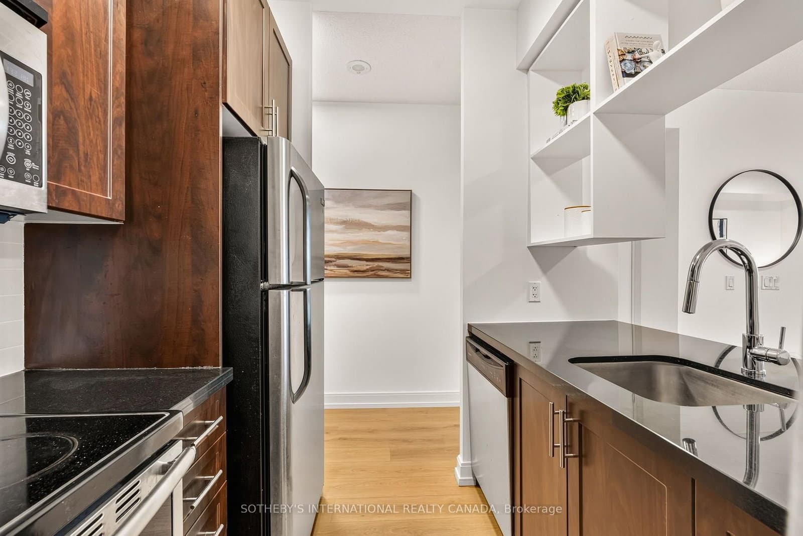 135 Village Green Square, Unit 519 thumbnail 18