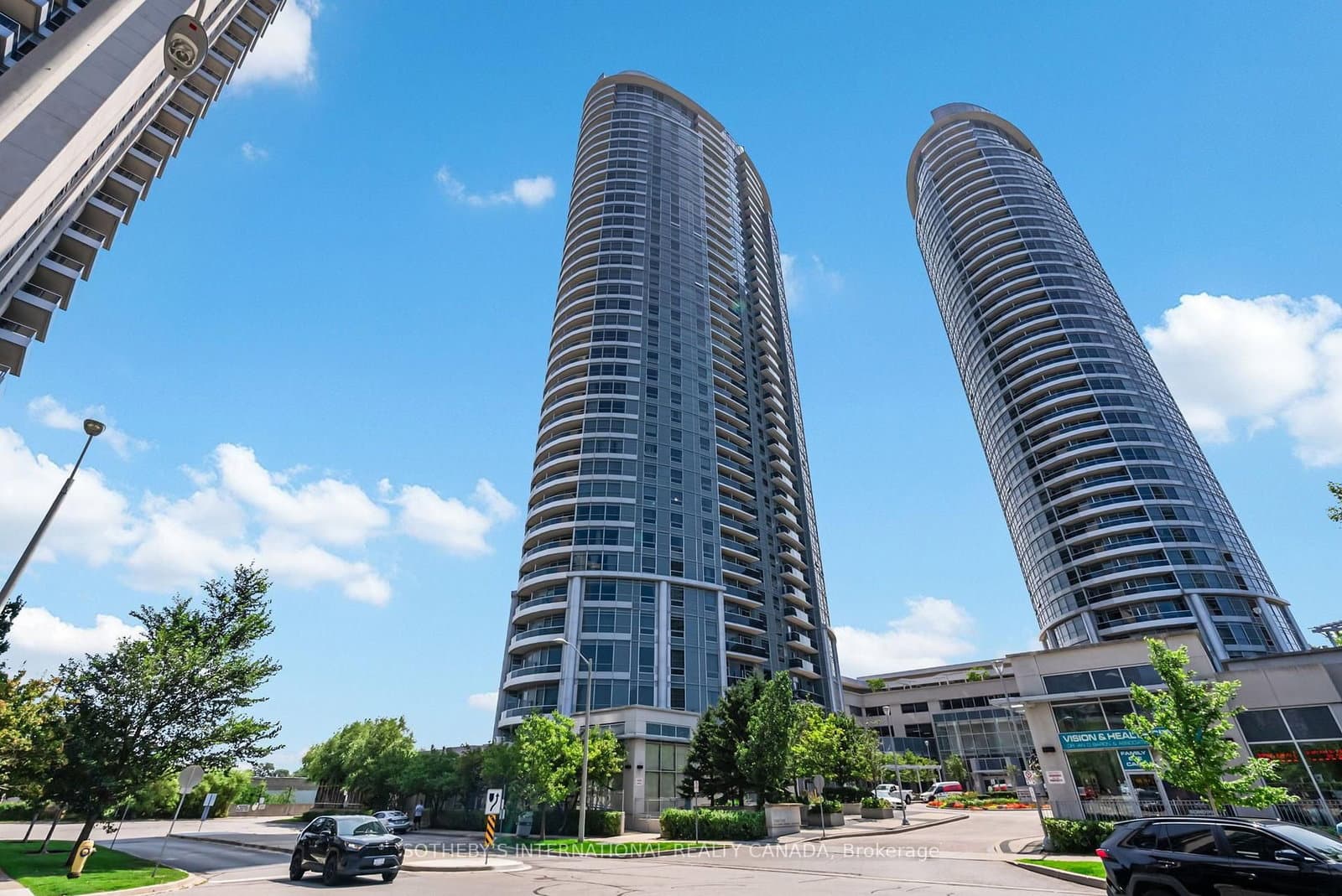 135 Village Green Square, Unit 519 thumbnail 2