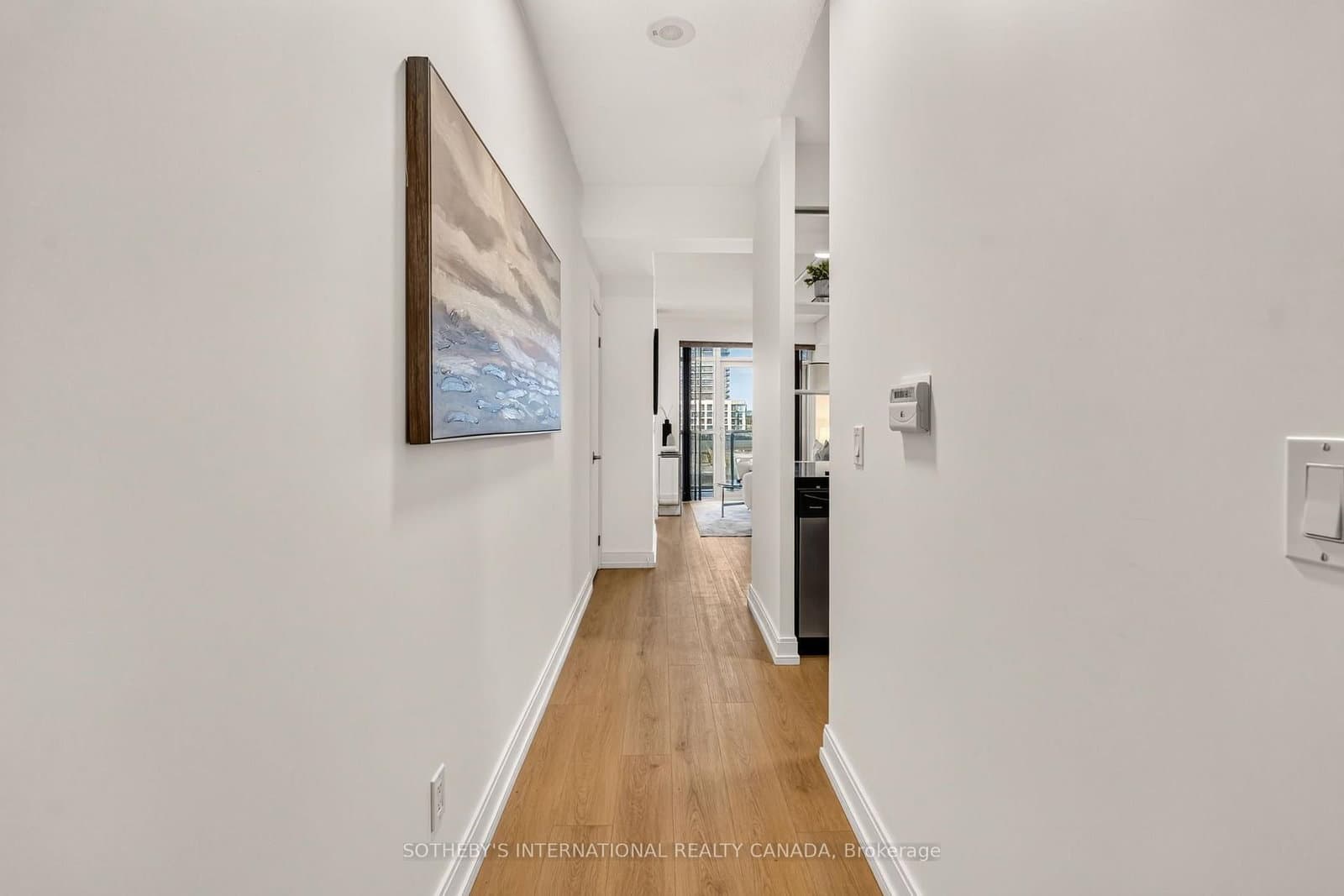 135 Village Green Square, Unit 519 thumbnail 20