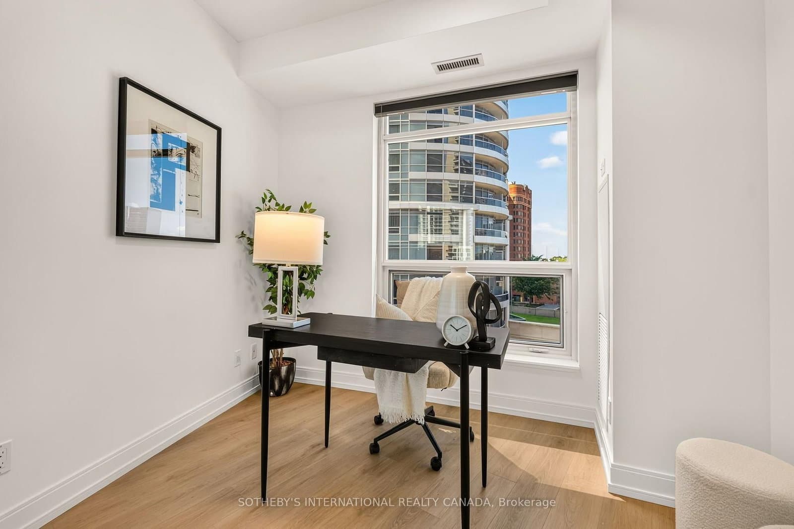 135 Village Green Square, Unit 519 thumbnail 22