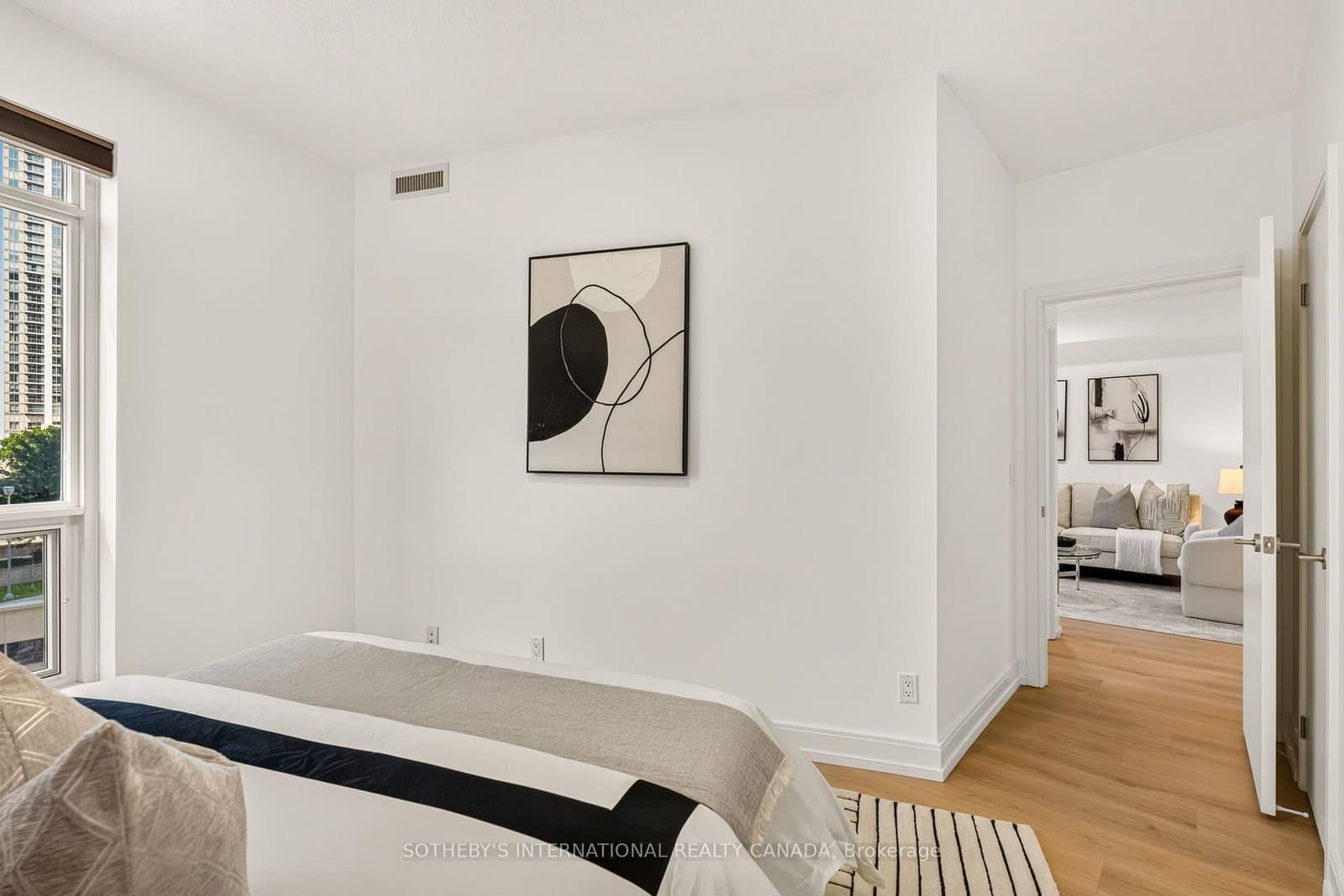 135 Village Green Square, Unit 519 thumbnail 26