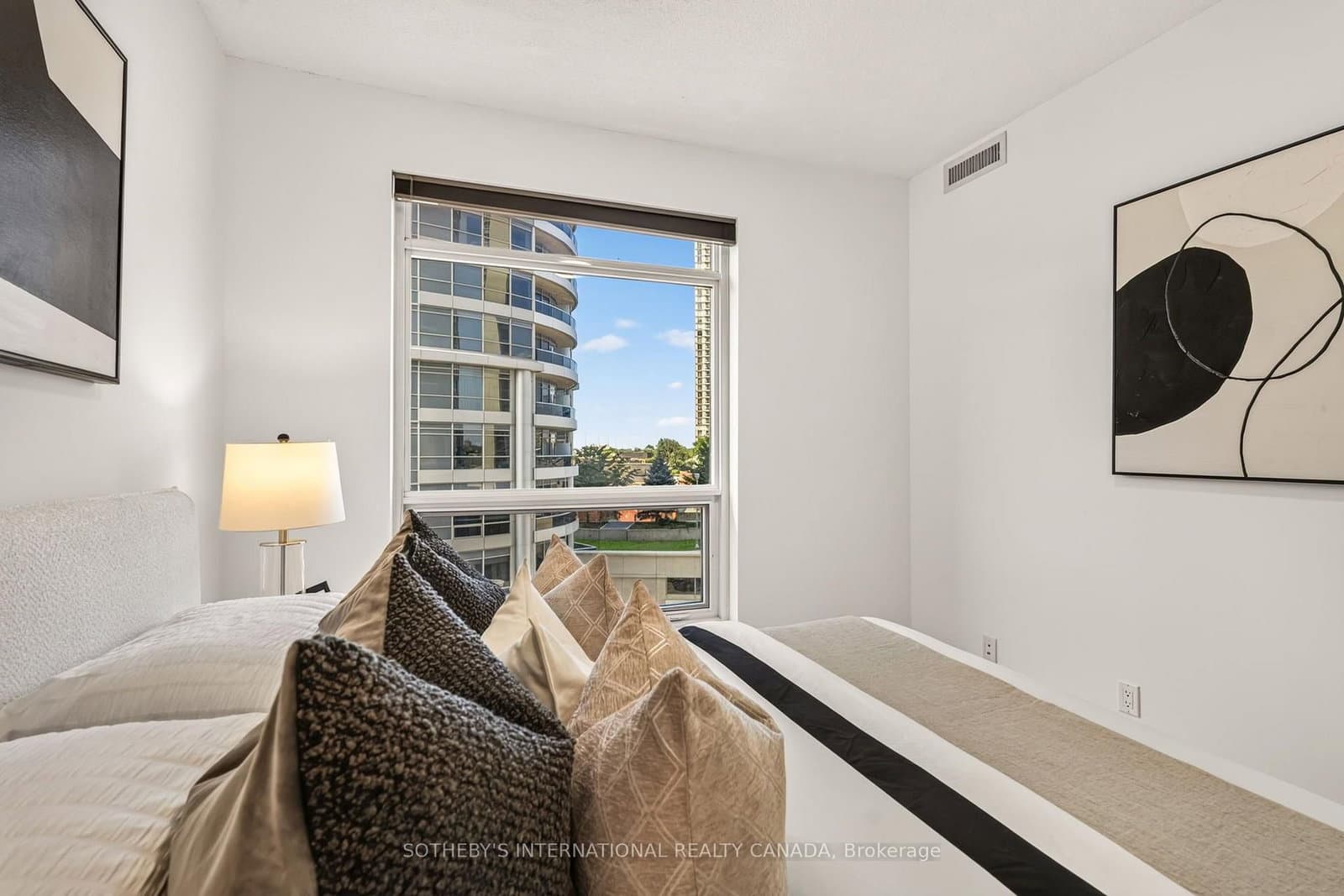 135 Village Green Square, Unit 519 thumbnail 27