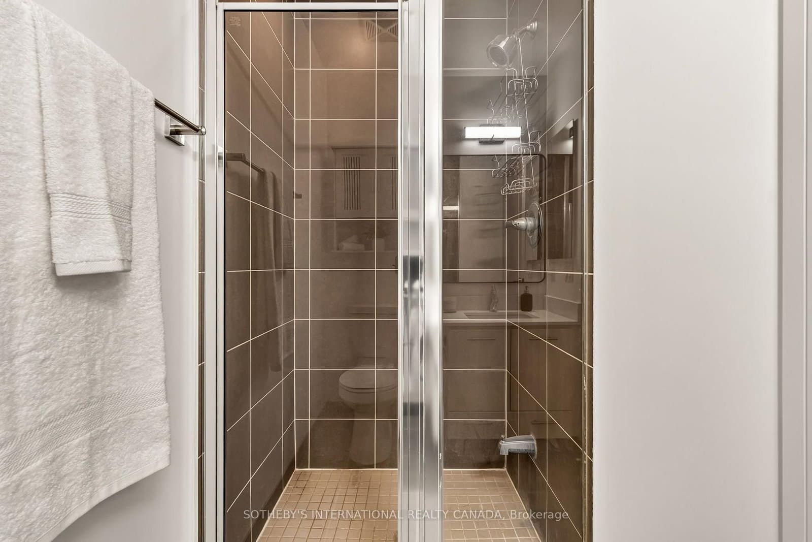135 Village Green Square, Unit 519 thumbnail 29