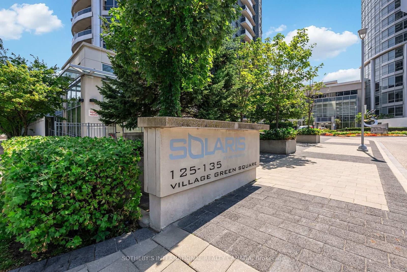 135 Village Green Square, Unit 519 thumbnail 3
