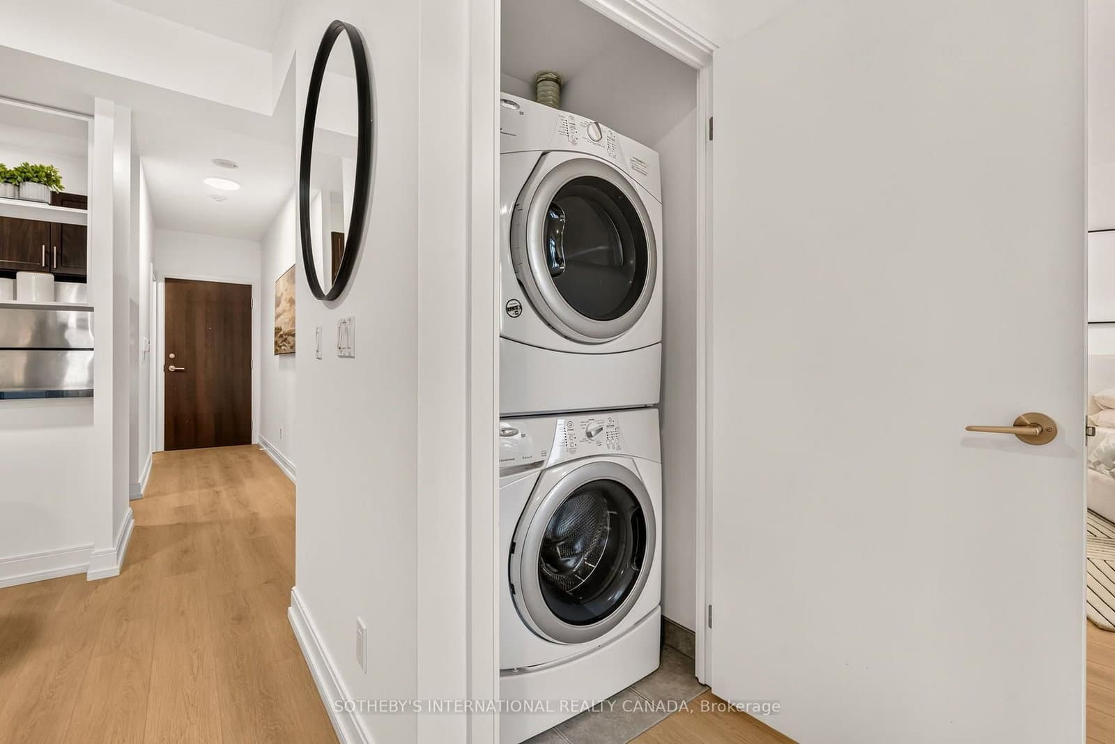 135 Village Green Square, Unit 519 thumbnail 31