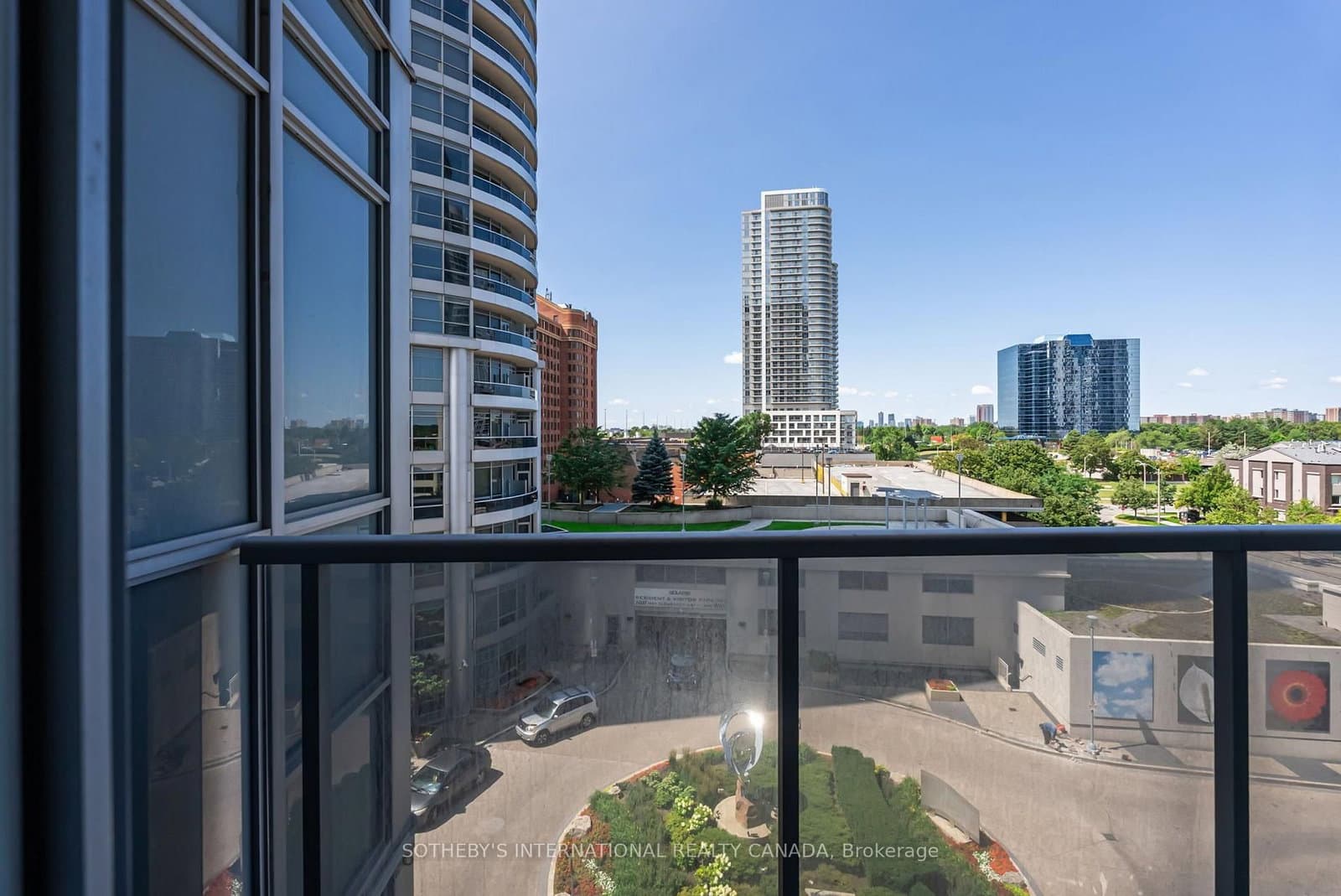 135 Village Green Square, Unit 519 thumbnail 32