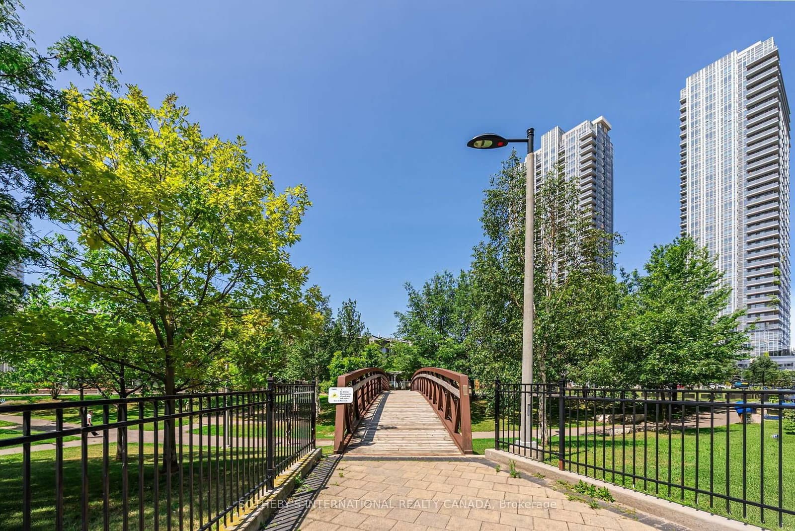135 Village Green Square, Unit 519 thumbnail 35