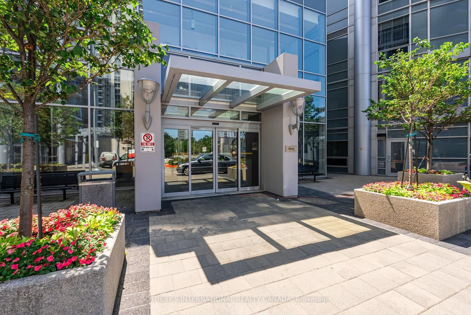 135 Village Green Square, Unit 519 thumbnail 4