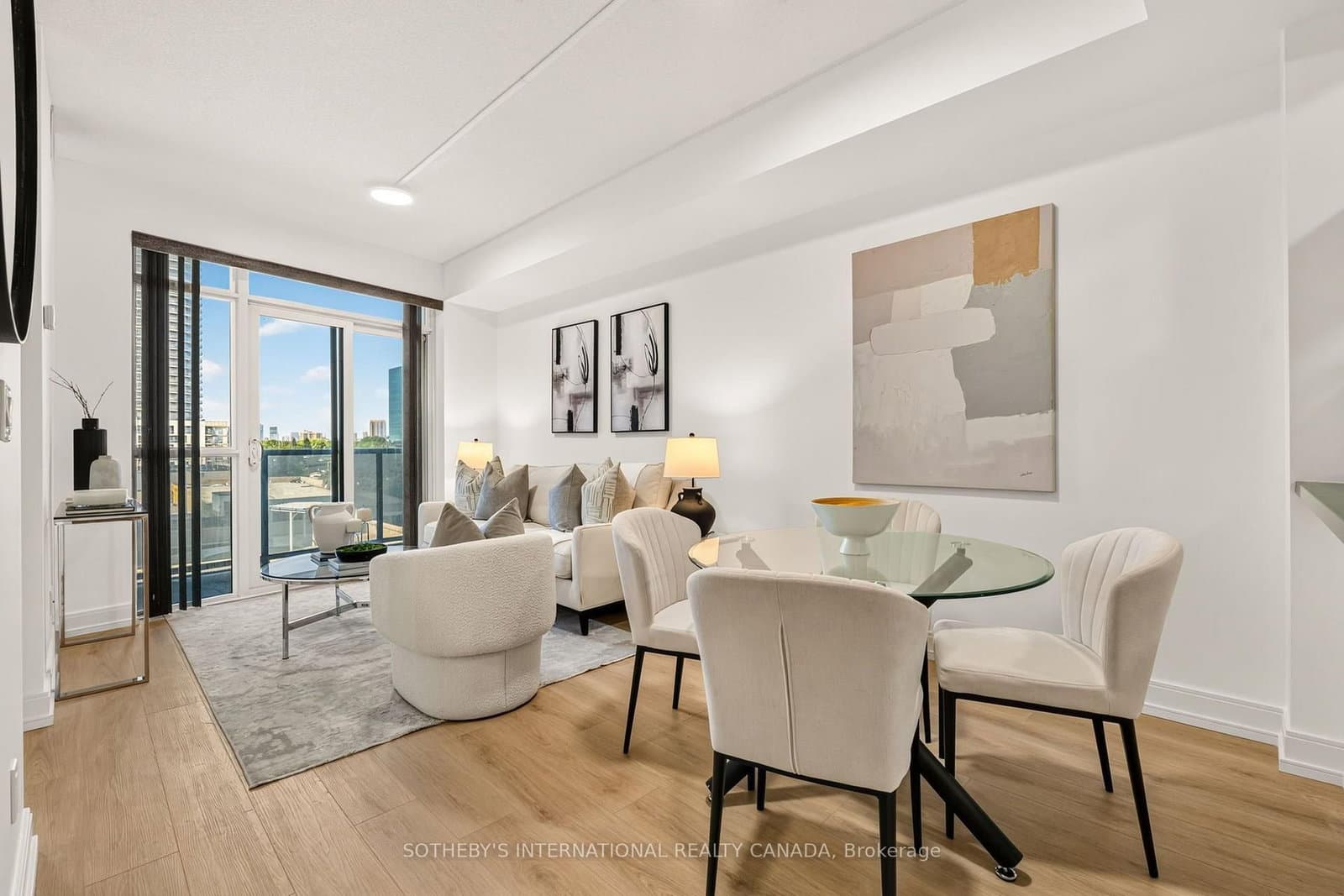 135 Village Green Square, Unit 519 thumbnail 6