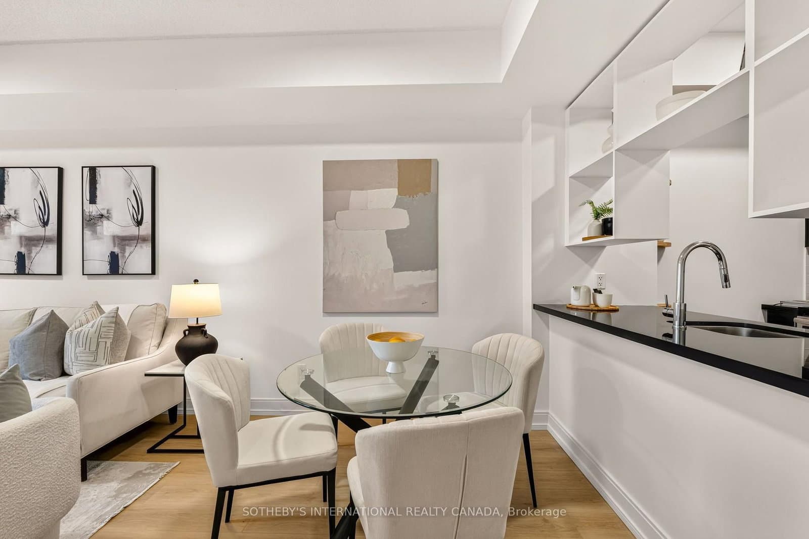 135 Village Green Square, Unit 519 thumbnail 7