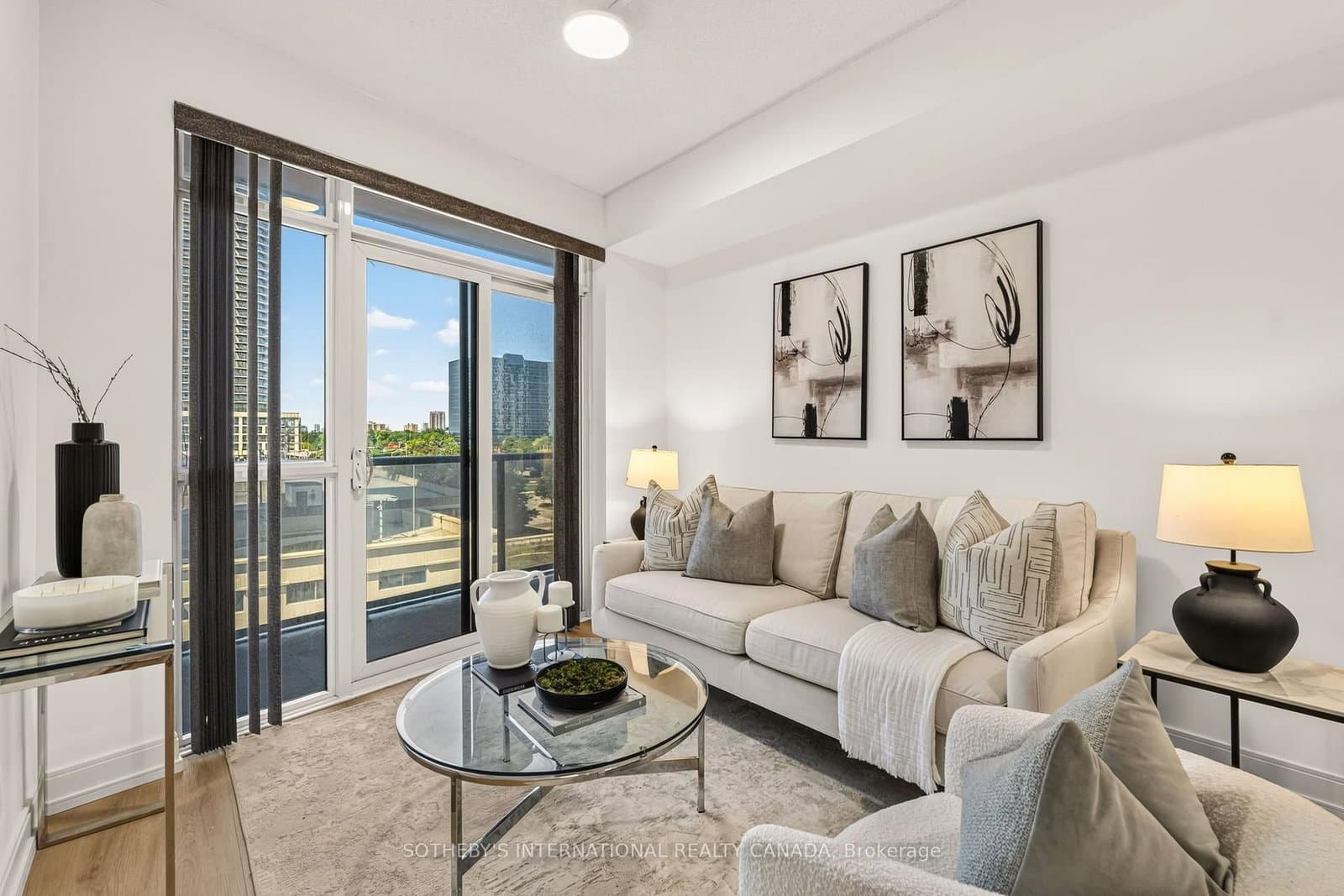 135 Village Green Square, Unit 519 thumbnail 8