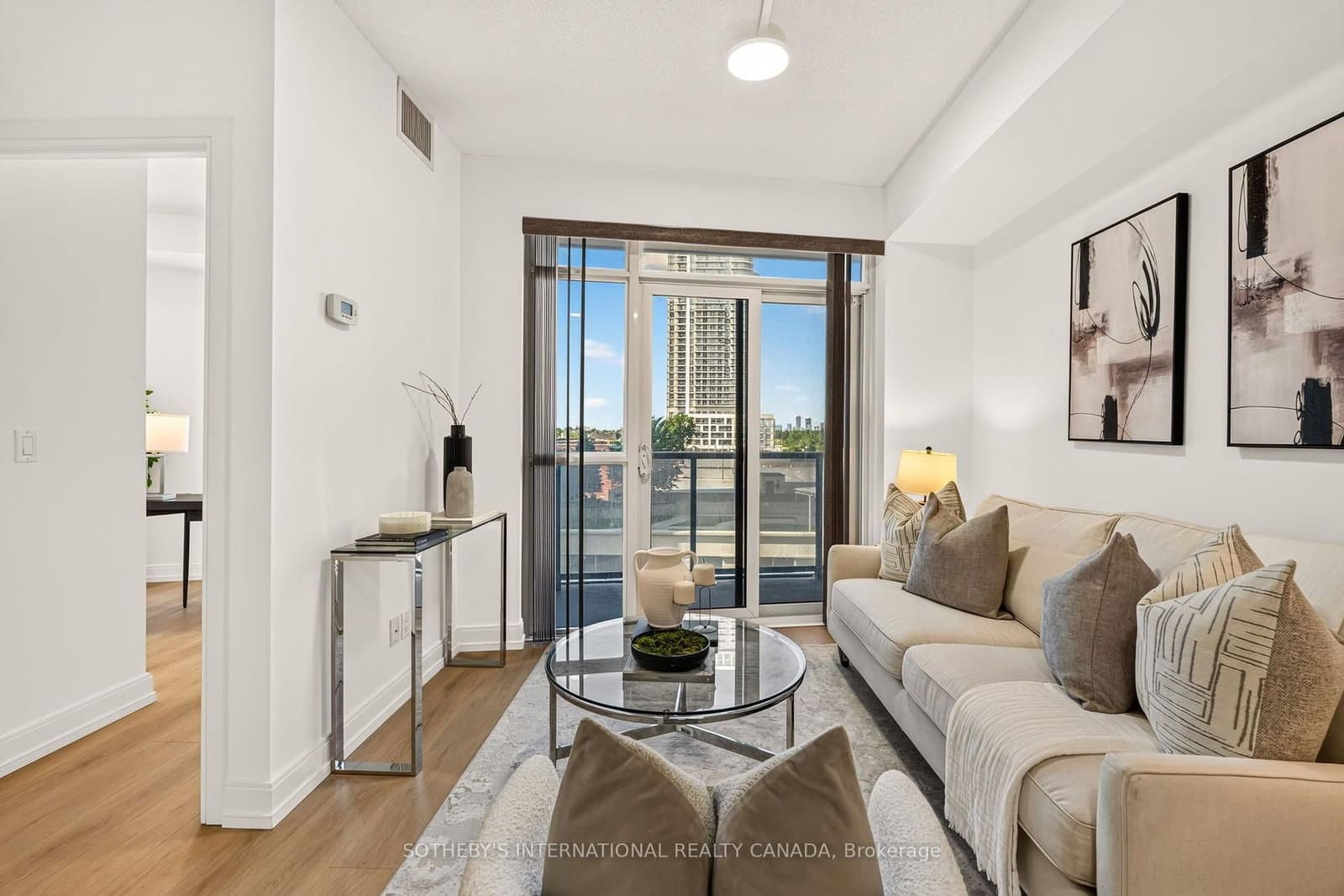 135 Village Green Square, Unit 519 thumbnail 9