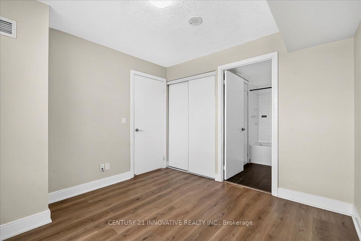 125 Village Green Square, Unit 3501 thumbnail 22